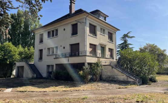 Maison à ARCIS SUR AUBE (ex Trésorerie) - Arcis-Sur-Aube