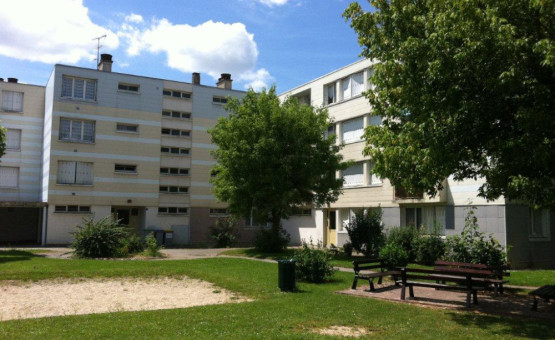 Appartement "faux type 4" - 68 m² - Bar Sur Aube