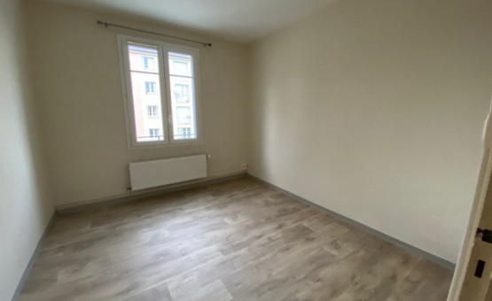 Appartement "faux type 4" - 66 m² - Bar Sur Aube