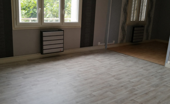 Appartement "faux type 4" - 69 m² - Bar Sur Aube